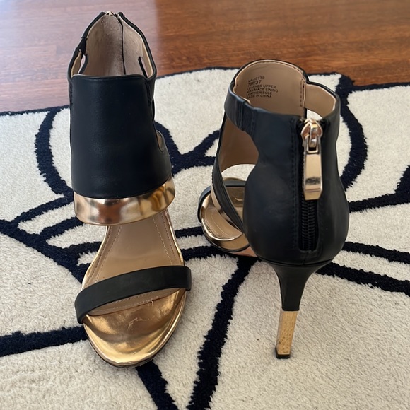 BCBG black/gold heels - Picture 3 of 4
